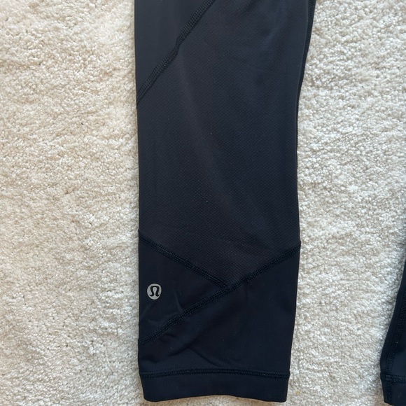 Lululemon crop leggings. Size 6. Black - Picture 4 of 4